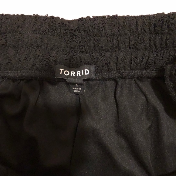 Beautiful Lace Skirt - Picture 2 of 3